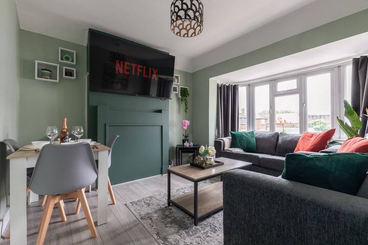 Spacious 3-Bedroom Home Perfect for Extended Stays gallery image 5