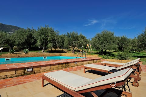 Swimming pool, sea and relaxation! 6 pax