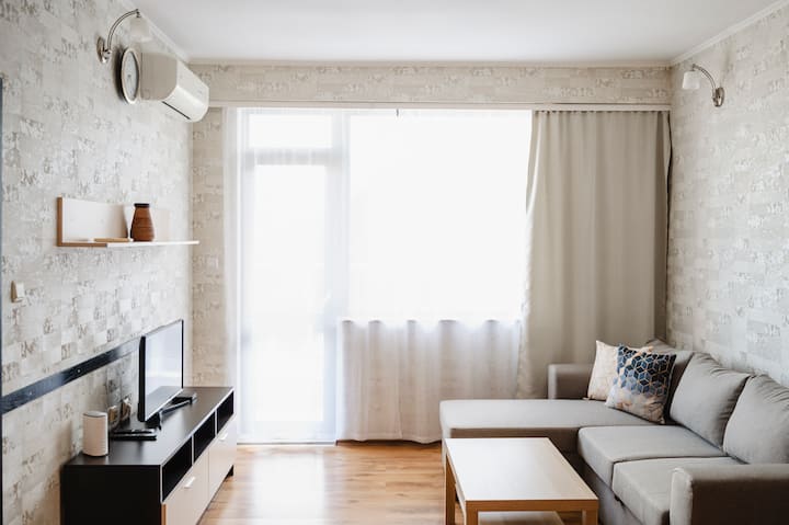 Yalta 2 Bedroom Apartment With Sea View - Warna
