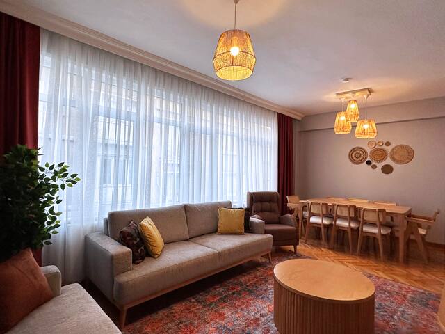 In Taksim Big House with 5 Rooms and 2 Bathrooms gallery image 4