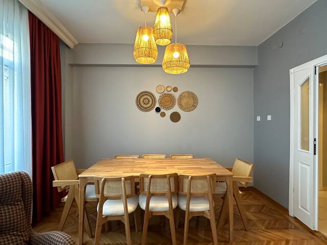 In Taksim Big House with 5 Rooms and 2 Bathrooms gallery image 2