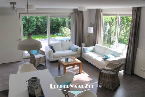 Holiday home for 14 persons near the sea and dunes