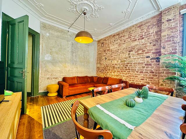 Historical apartment in Galata gallery image 5