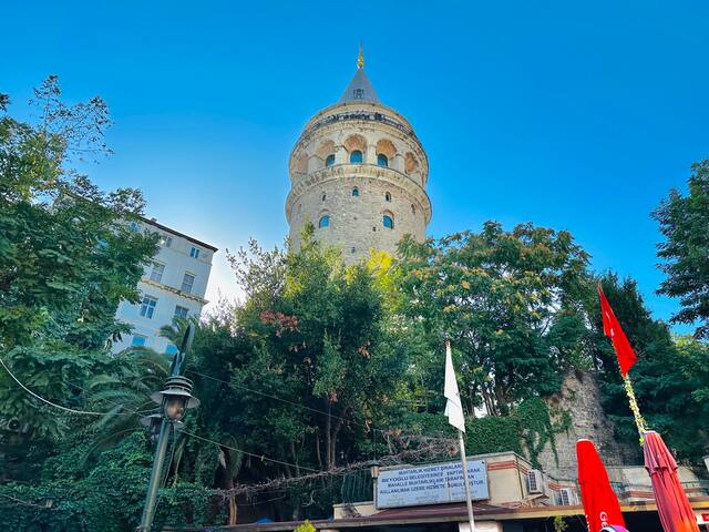 Historical apartment in Galata gallery image 4
