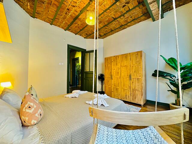 Historical apartment in Galata gallery image 3