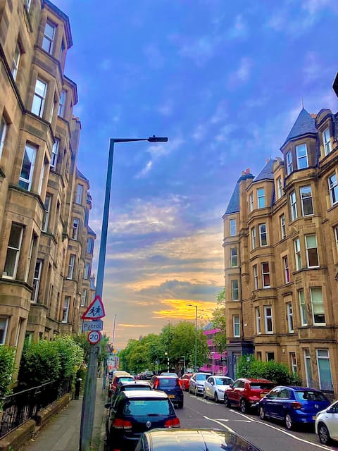 Top performing Airbnb: Bright 2 Bed in Bruntsfield - City Centre in Morningside