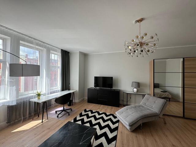 Beautiful, spacious, central 4BR gallery image 5