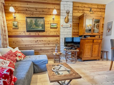 Top Airbnb: Presanella Apartment in Pinzolo