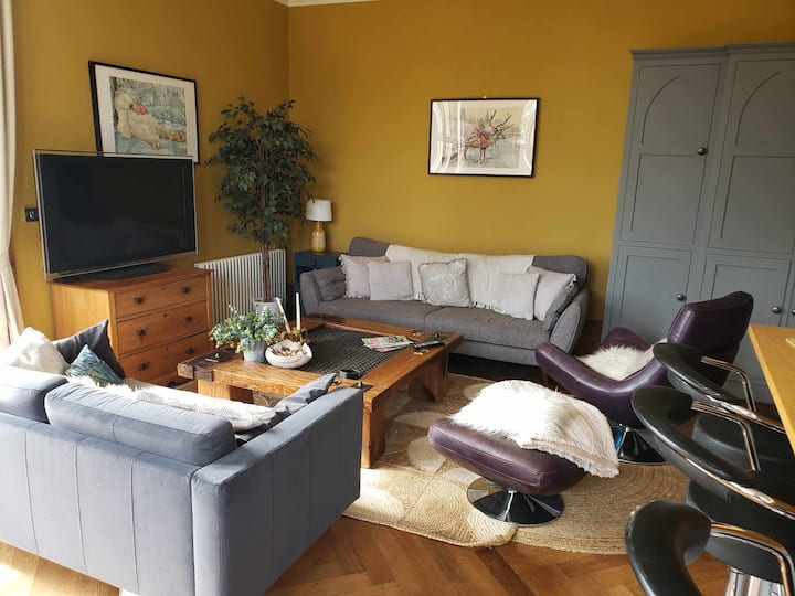 Ground Floor Condo With Veranda - Redhill