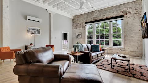 Top performing Airbnb: 2BR/2.5Bath Downtown. End of Summer Sale! in Hot Springs