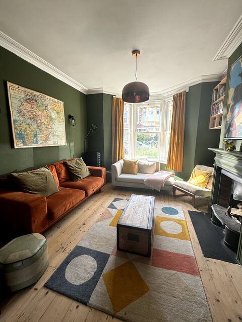 Family friendly Victorian home near stunning park