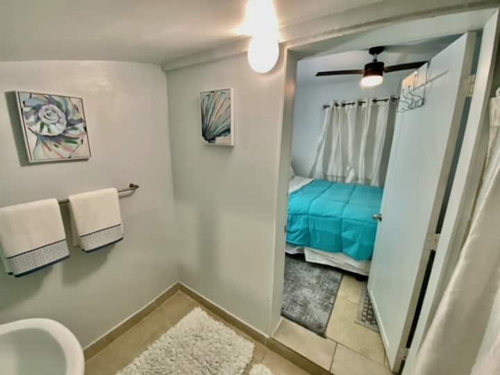 Guesthouse/near Downtown & Beach - West Palm Beach, FL
