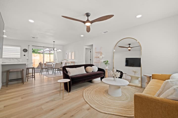 Modern / Smart 2 Bedroom Home - Houses for Rent in Sacramento ...