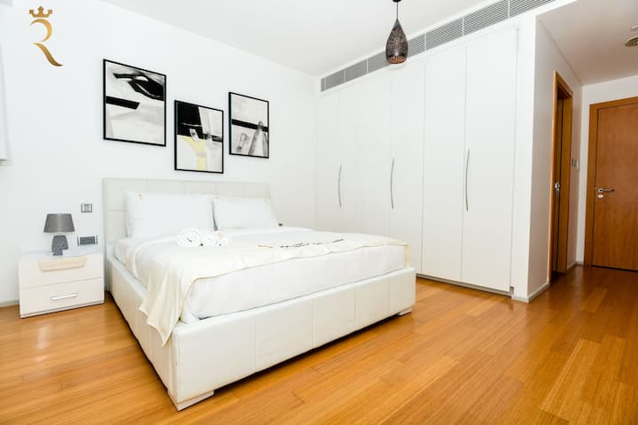 Დაიძინეთ სტილში და გაიღვიძეთ განახლებულ საძინებელში, რომელიც განკუთვნილია სრული დასვენებისთვის.