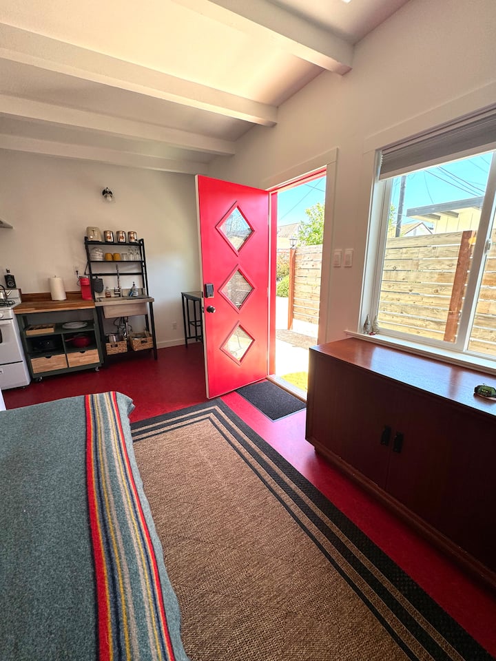 Charismatic Pet Friendly Downtown Studio - Solvang, CA
