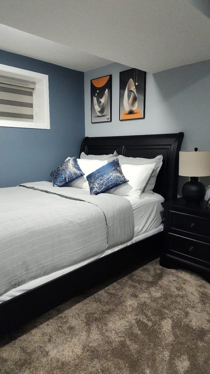 Paradise Place · Sleek, Cozy & Serene · Near Lrt - Edmonton, Canada