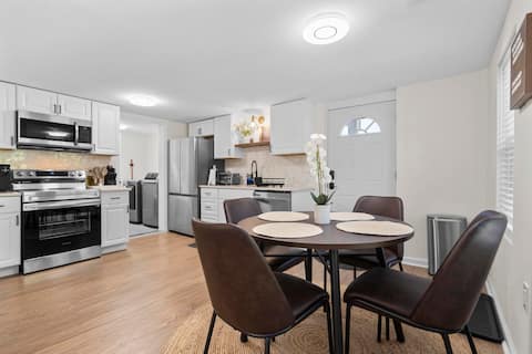 Newly Renovated 2 Bedroom in Heart of Tariffville