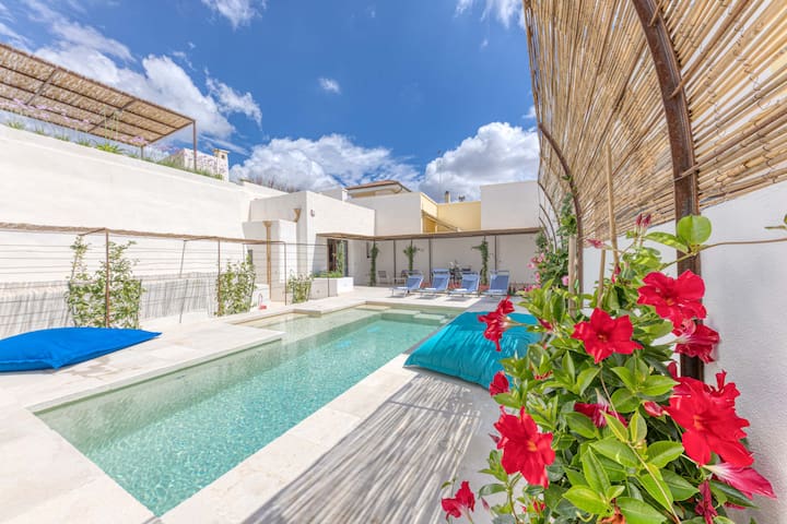 Villa con piscina ad uso esclusivo (max12 persone)