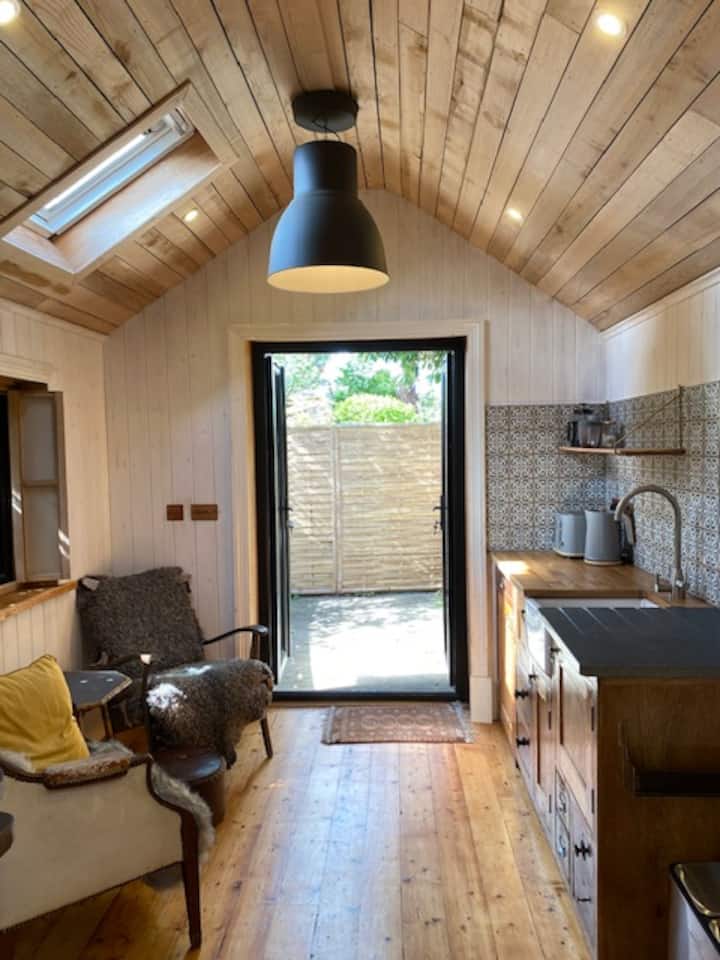 Chestnut Lodge A Cosy Quirky Unique Space. - Uckfield
