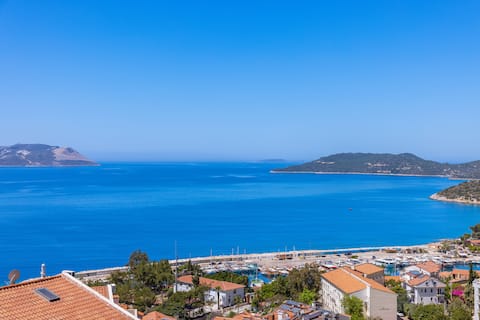 Top Airbnb: DelMar Kas Center Seaview Condo 3 bdr 2bth in Antalya