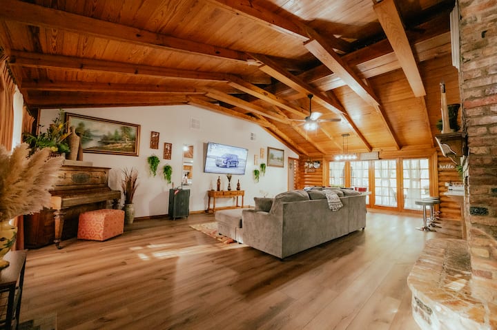 Cozy Cabin Home In Sugar Land With Pool - シュガーランド, TX