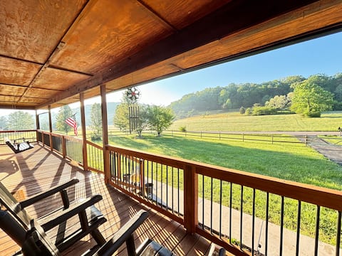 Nanny's Homestead - Pet Friendly Country Retreat!