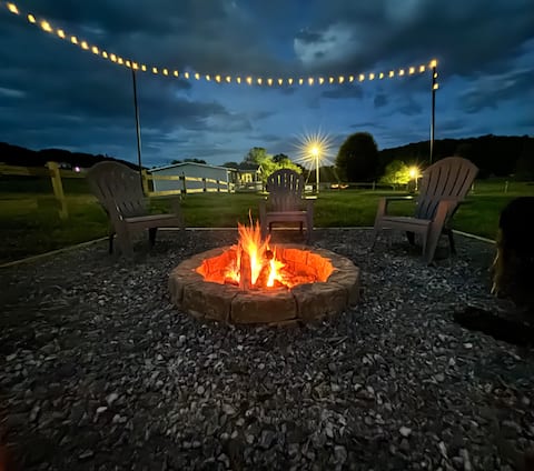 Nanny's Homestead - Pet Friendly Country Retreat!