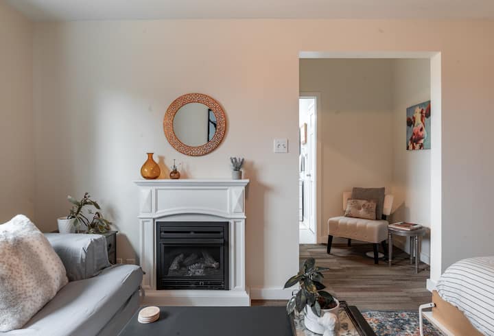 Cozy Studio • Walk To Light Rail • Fast Wi-fi - Mountlake Terrace, WA