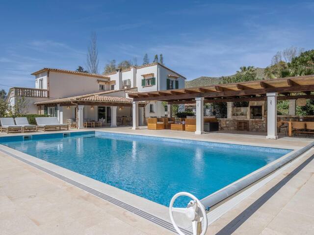 Luxury villa with heated pool in Port Pollença gallery image 2