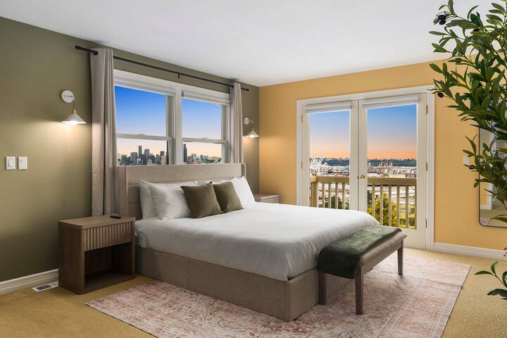 Fun and Games, with a VIEW, in Seattle! gallery image 2