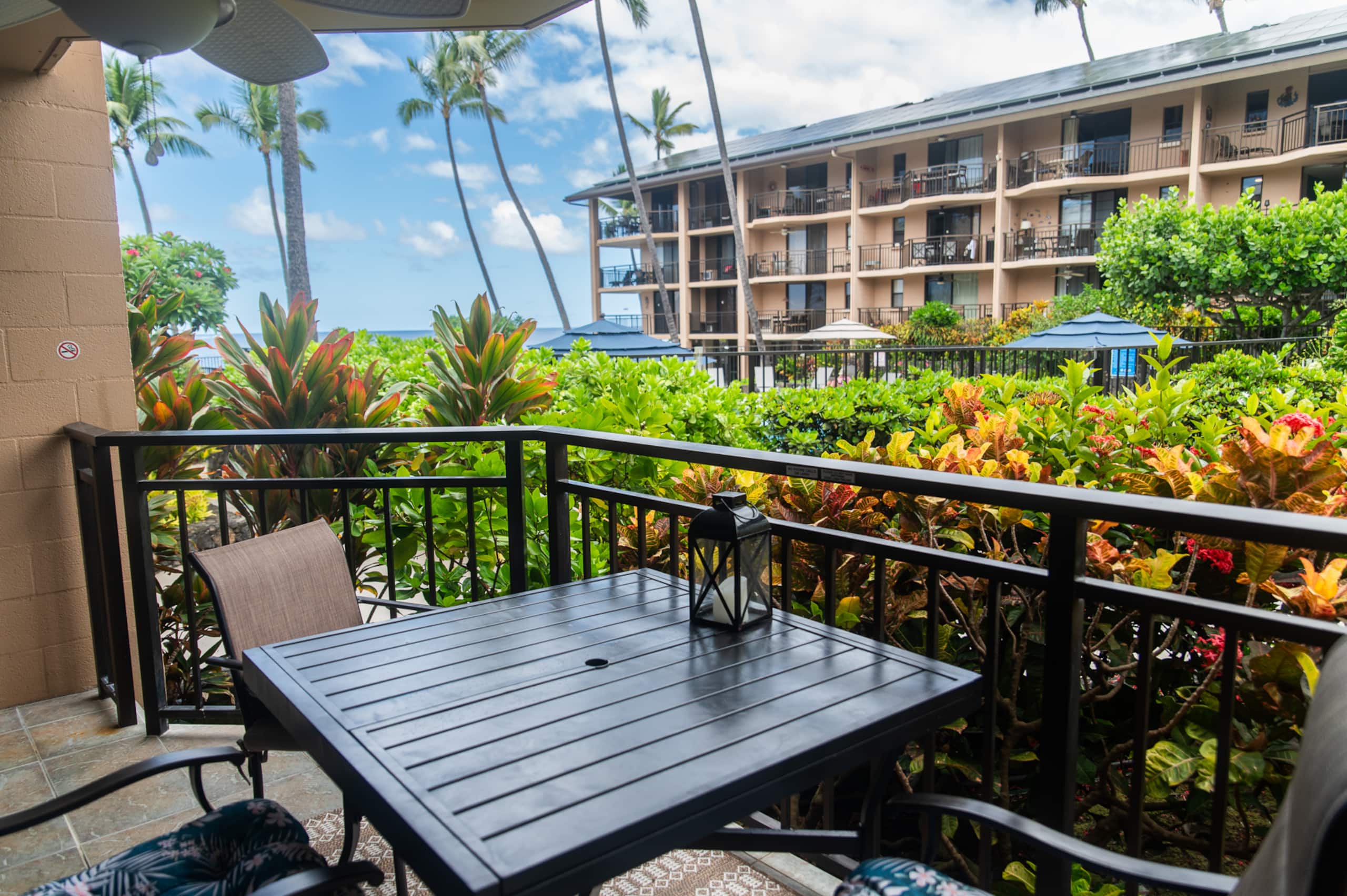 Classy condo in Kona - Photo 32