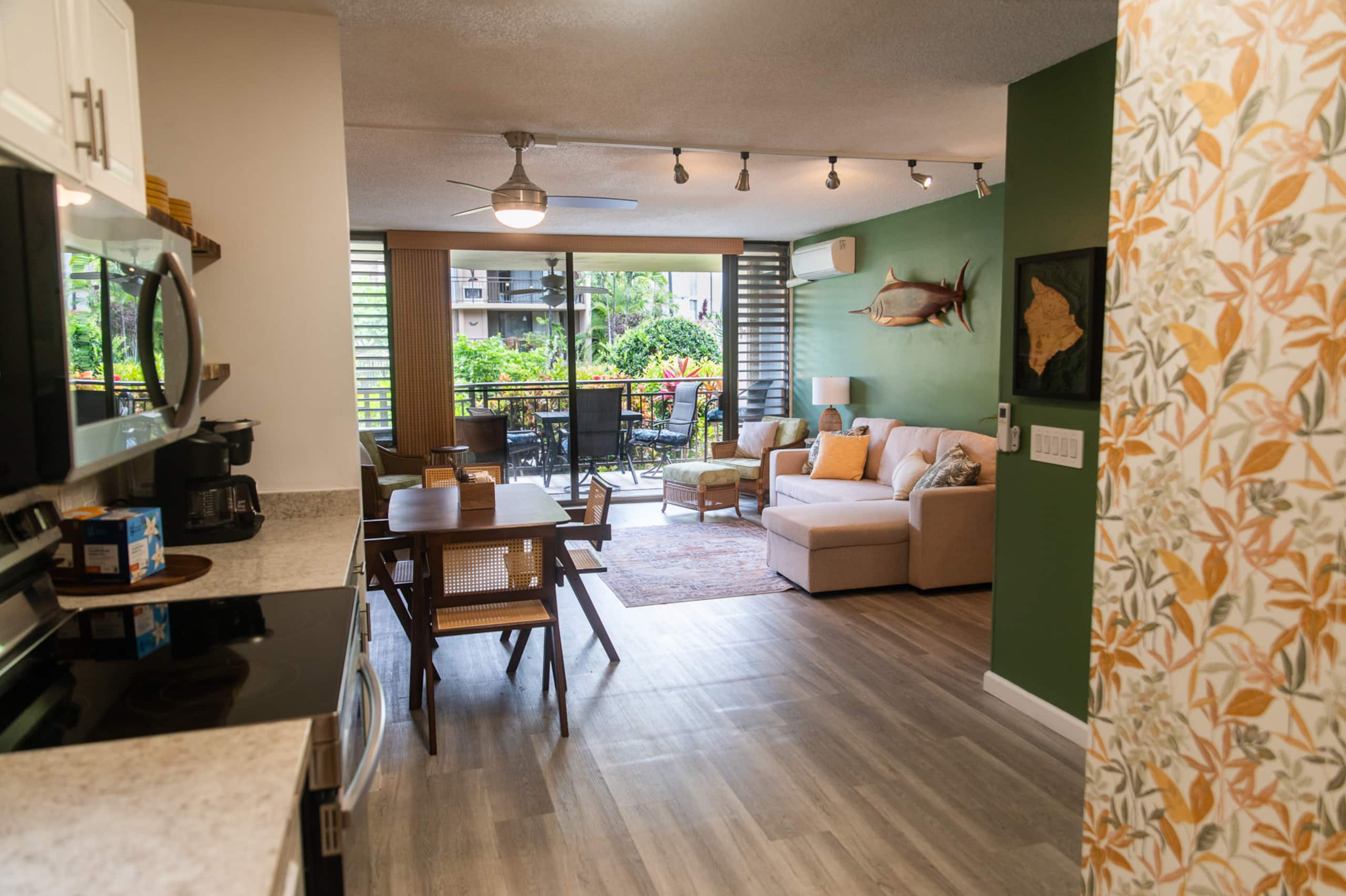 Classy condo in Kona - Photo 3