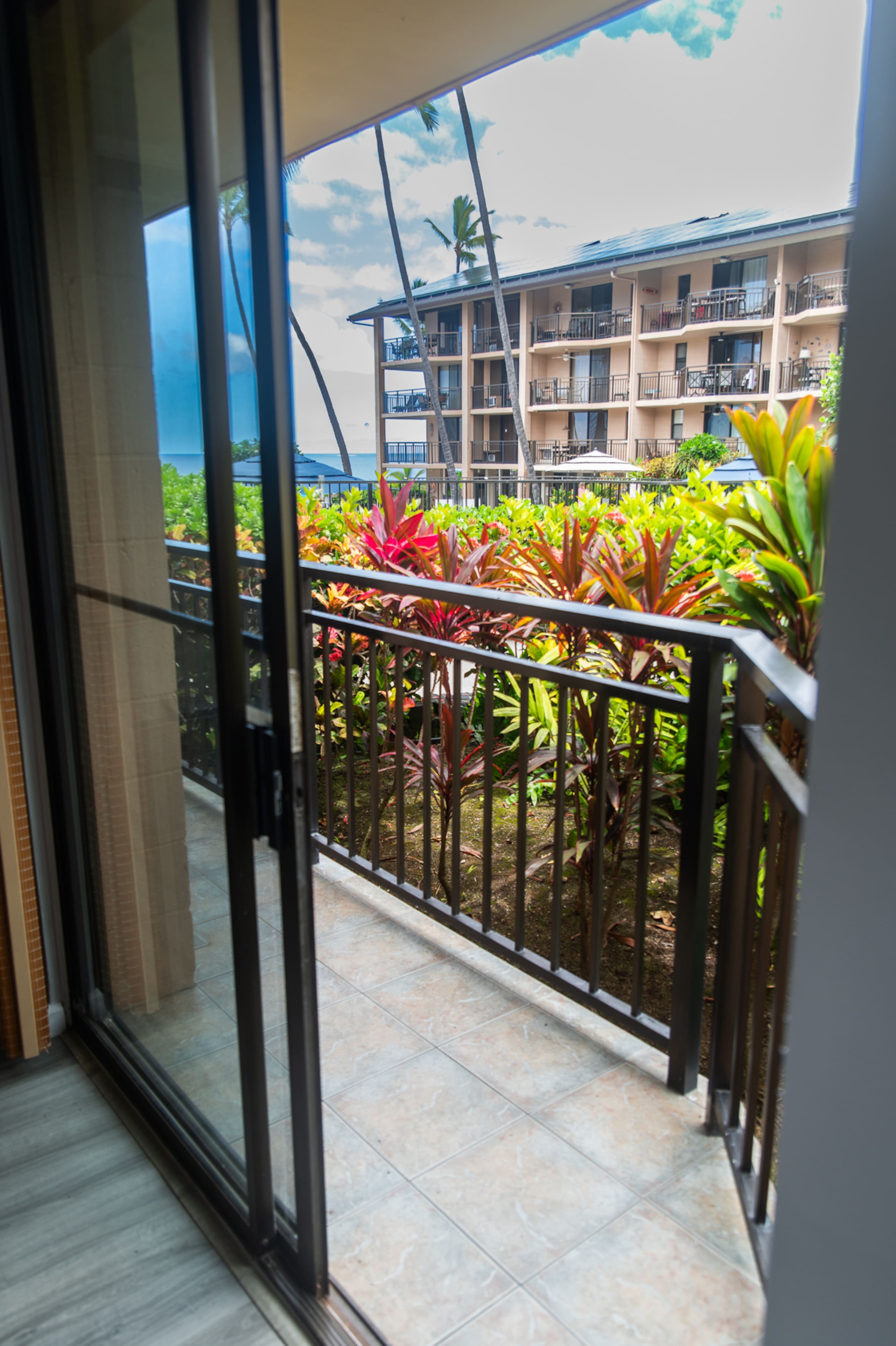 Classy condo in Kona - Photo 31