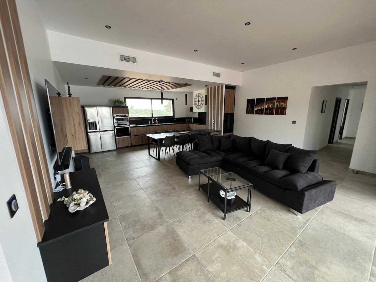 Top Airbnb: Modern 4* villa with private pool near Nîmes à Nîmes