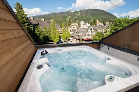 Village Centre Loft- Private Hot Tub/Ski Mtn VIEW!