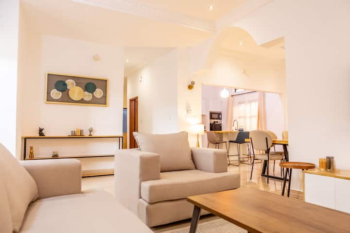 ISMA – Cozy & Modern Villa on Fidjrossè Beach