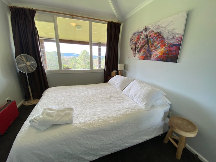 Bedroom 3 (1 x queen + 1 x bunk)