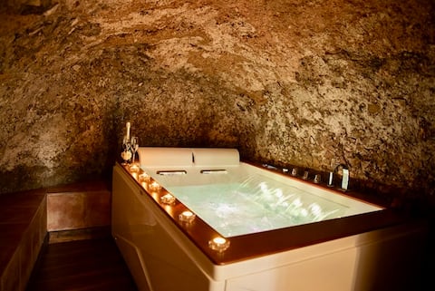 Tower Cottage with jacuzzi