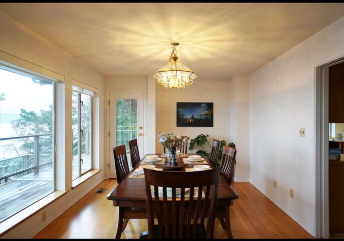 Main Floor Majesty gallery image 4