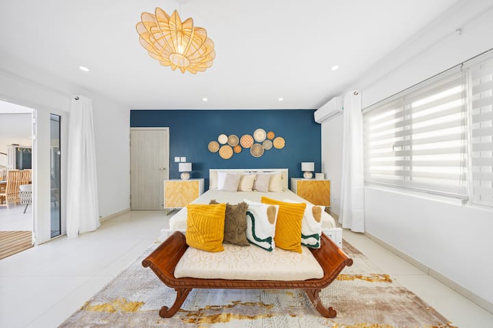 Duerme con estilo en nuestro acogedor dormitorio.
