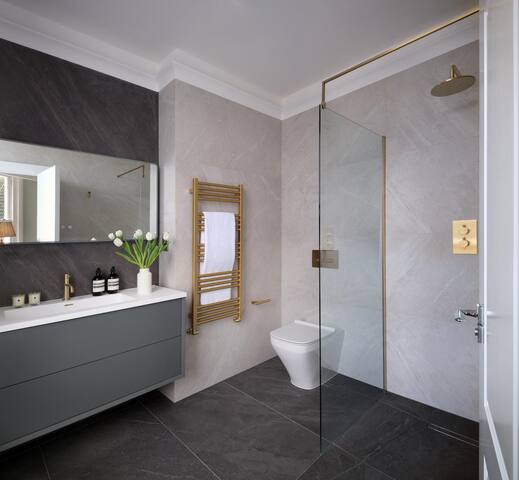 3 Bed Corner House Portobello Road gallery image 5