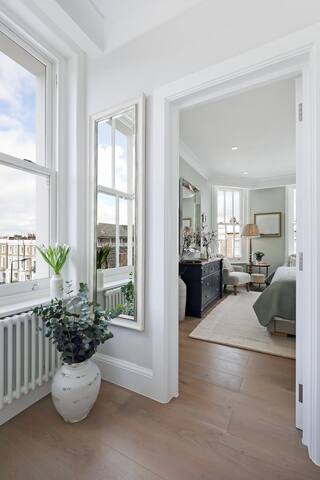 3 Bed Corner House Portobello Road gallery image 4