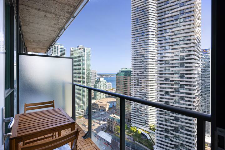 3BR – King Bed | Free Parking/ Union Station gallery image 5