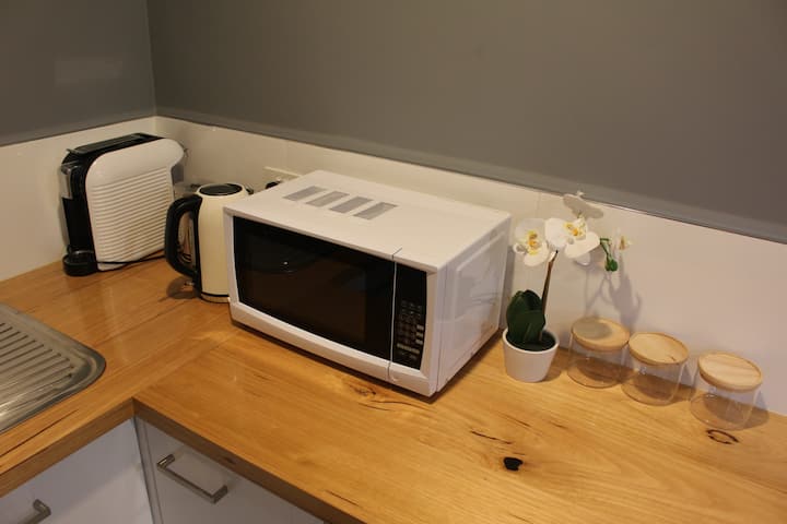 Private Studio Bungalow - Horsham