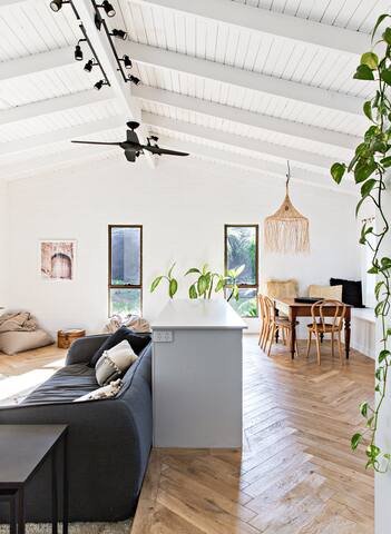 The Palm & Pool House – Stylish Coastal Getaway gallery image 5