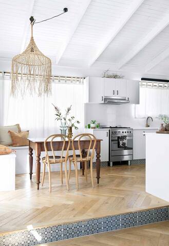 The Palm & Pool House – Stylish Coastal Getaway gallery image 4