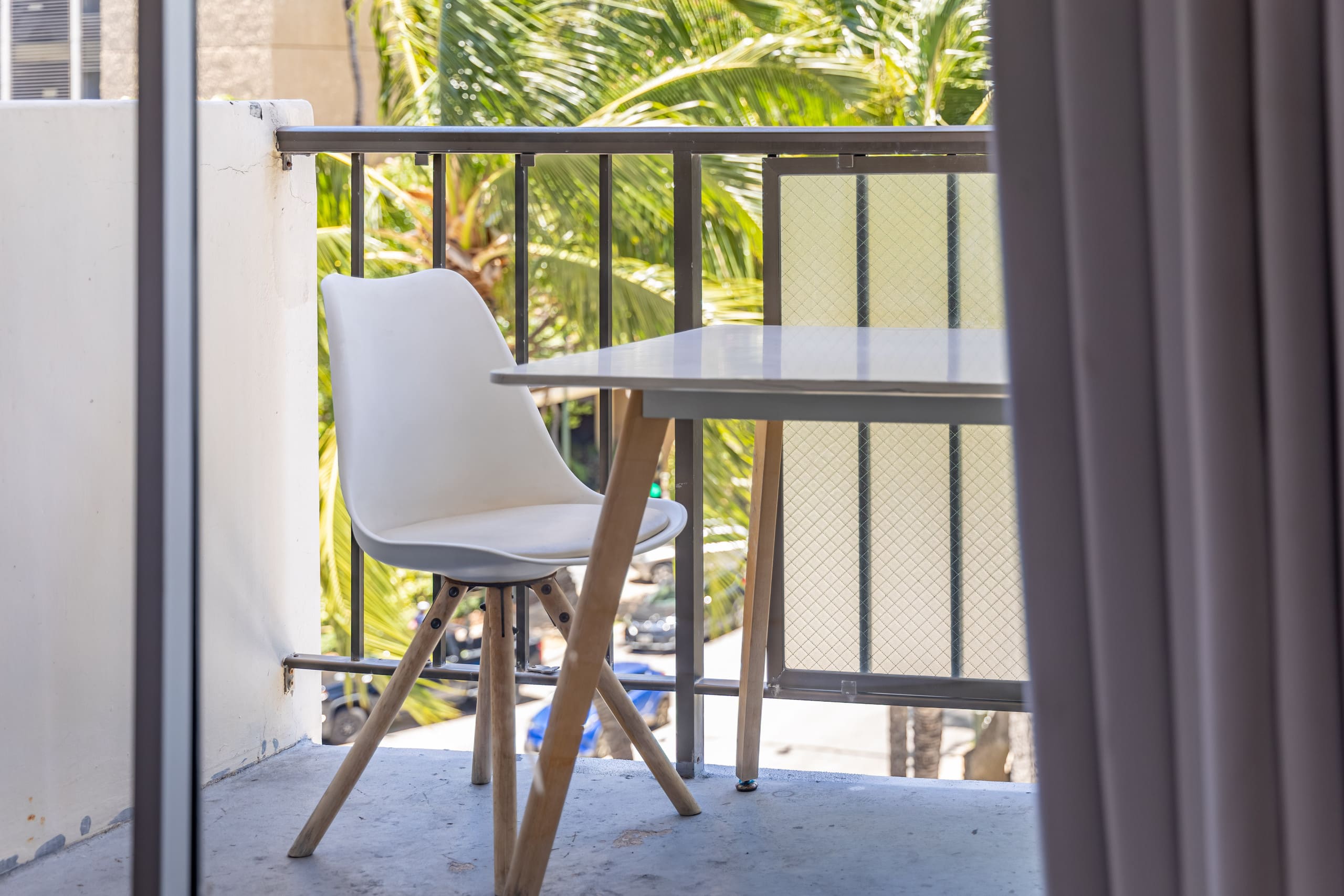 Stylish 2B/2B +Den, Central Waikiki, Parking - Image 54