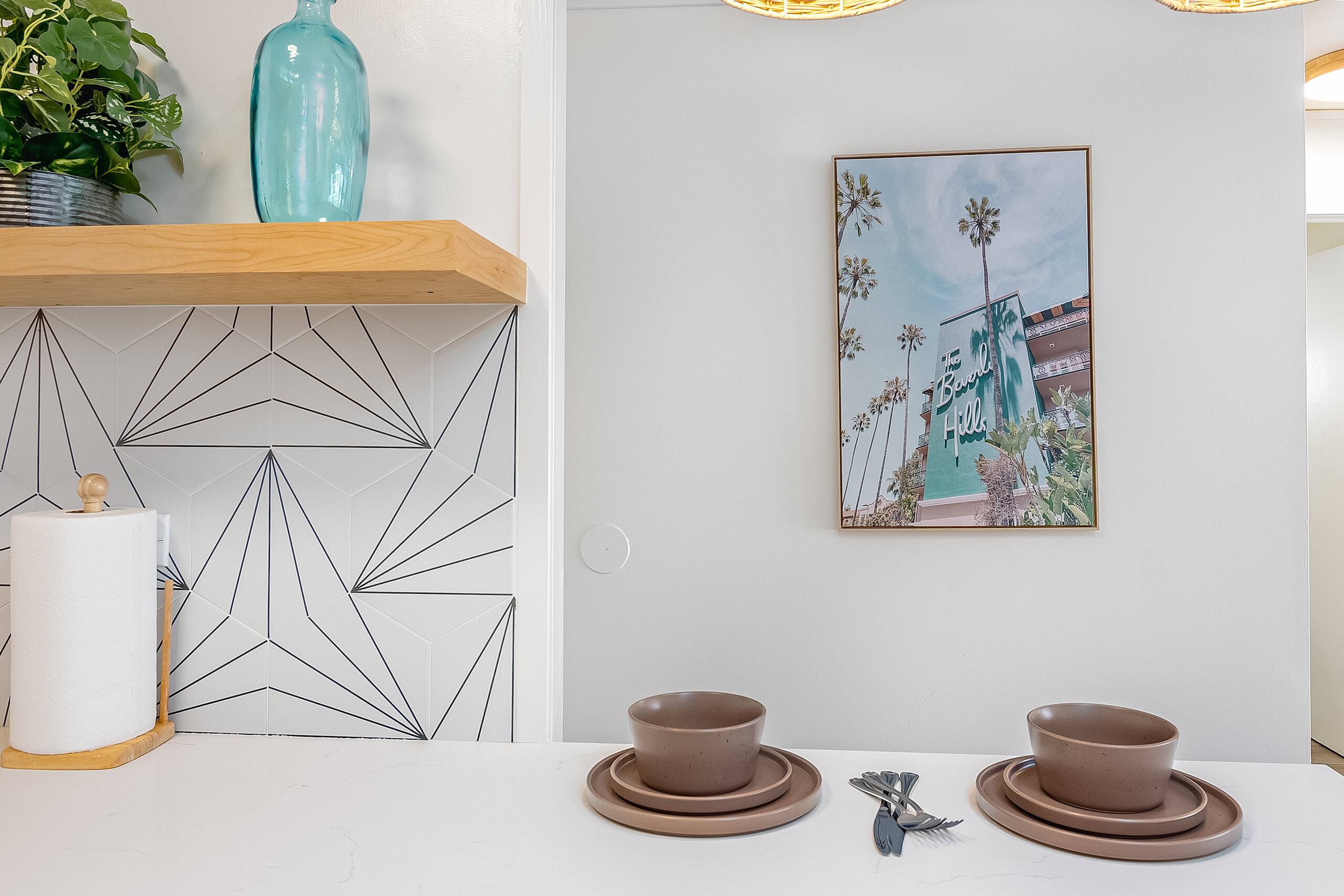 Stylish 2B/2B +Den, Central Waikiki, Parking - Image 15