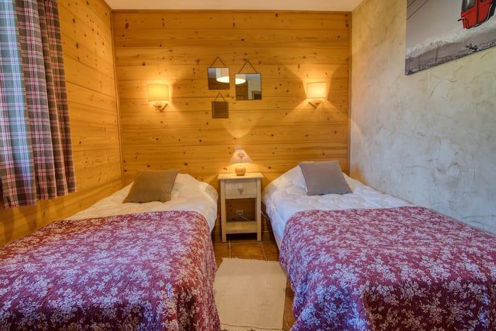 SPAVAĆA SOBA NA STRANI LACHATA
2 KREVETA 90x200
Pogled na planinu