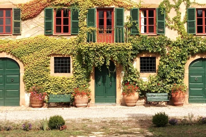 Exclusively Yours: A Luxurious Retreat With Delicious Food & Wine Included - San Gimignano